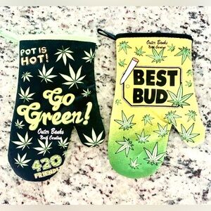 OUTER BANKS, NC OVEN MITTS😄 “420 Friendly” - GO GREEN! POT IS HOT! BEST BUD💚🔥